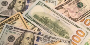 Abinader asegura que el precio del dólar está bajo control en la República Dominicana