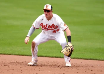 Estrellas Orientales refuerzan su lineup con la llegada de Josh Lester para el campeonato de béisbol