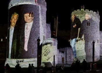Escándalo en Windsor: Cuatro detenidos por proyectar imágenes de Trump y Epstein en la ciudad real