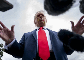 Trump exige reprimenda a España por su gasto