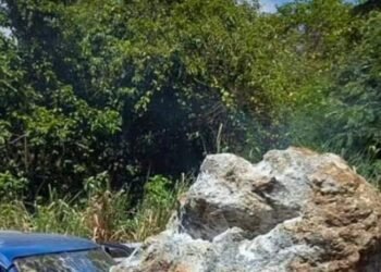 ¡TERCER derrumbe de rocas! Jarabacoa en peligro por su carretera