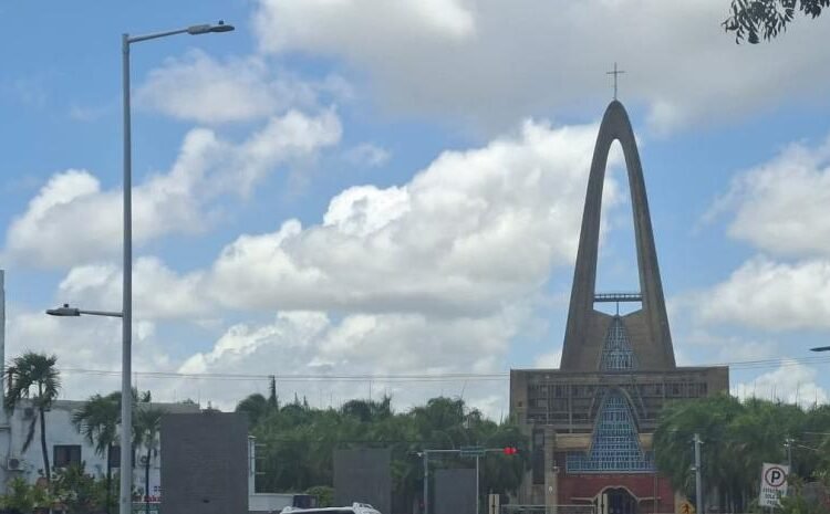 Obispo Castro Marte Impactado: Basílica de Higüey Brilla Gracias a Turismo