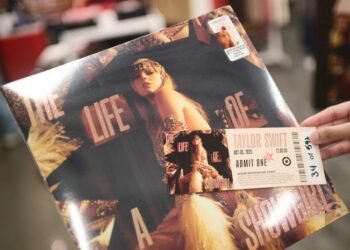 Taylor Swift: Nuevo álbum desata su era ‘showgirl’