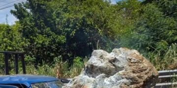 ¡Alerta Jarabacoa! Tercer derrumbe de rocas golpea la carretera