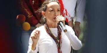 Maduro en jaque por EEUU: Le cortan el grifo
