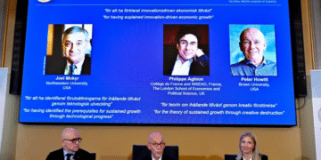Conoce a los Ganadores del Nobel de Economía 2025: 2 Teóricos y 1 Historiador