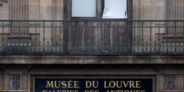 ¡Escándalo en el Louvre! Expertos Desglosan el Robo