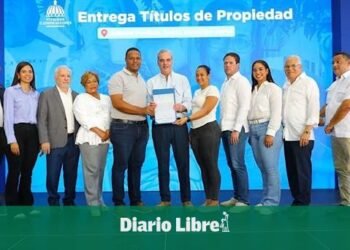 Luis Abinader: Sabana Perdida consolida su futuro con títulos de propiedad