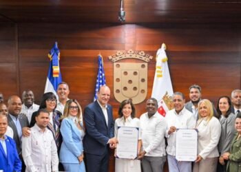 Santiago rinde homenaje a la Gobernadora de Nueva York y Congresista de EE.UU