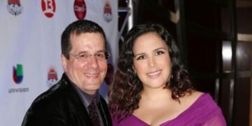 Angélica Vale: ¡Descubre su demanda de divorcio por la prensa… cenando con su esposo!