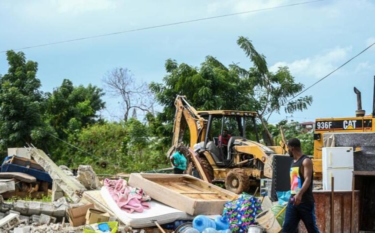 Desalojo brutal con lacrimógenas golpea a familias en Los Frailes