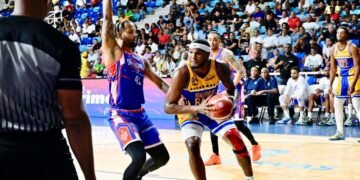 Mauricio Báez Imparable: ¡Novena Final Consecutiva de Baloncesto Distrital!