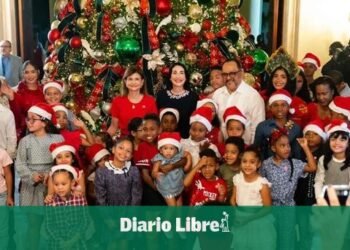 Palacio Nacional Deslumbra: Su Árbol de Navidad ya ilumina la capital