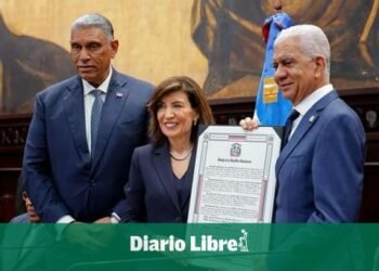 Hochul asegura protección total para dominicanos en NY
