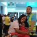 ¡Volvió Juanita! La Navidad dominicana aterriza con alegría en el aeropuerto junto a sus hijos ausentes