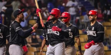 Canario Pulveriza a Licey con 2 de 4 HR en Paliza Histórica