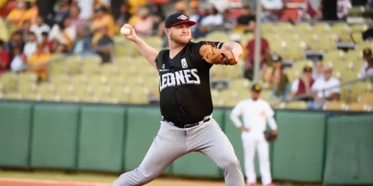 Leones Aplastan a Águilas: ¡Paliza Brutal al Inicio!