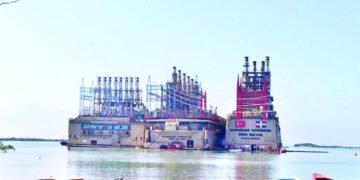 Escándalo ambiental en Azua: Barcaza contamina Los Negros