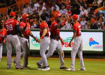 Lake y Navarro: ¡Escogido acaricia la gloria sobre Toros!
