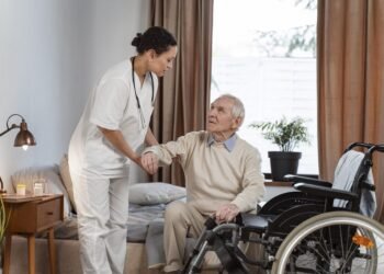 ¡Crisis geriátrica! Sociedad de Geriatría alerta colapso hospitalario para mayores