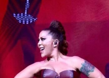 Alejandra Guzmán sufre fuerte lesión en pleno concierto y termina hospitalizada