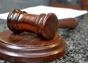 Prisión preventiva para hombre que robaba y amenazaba a su madre de 76 años en Azua