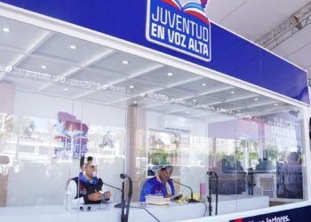 Jóvenes dominicanos hacen historia tras completar 480 horas de lectura continua por el Récord Guinness
