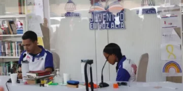 Jóvenes dominicanos pulverizan récord mundial de lectura en voz alta y van por más