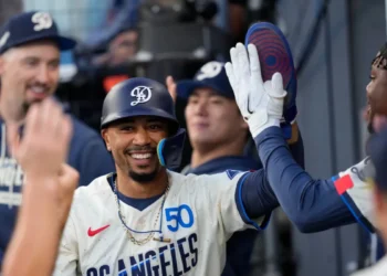 Mookie Betts brilla con los Dodgers en la victoria sobre los Gigantes