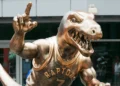 Kyle Lowry recibe el máximo honor: Los Toronto Raptors retiran su emblemática camiseta número 7