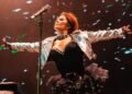 Alejandra Guzmán tranquiliza a sus fans tras sufrir accidente en concierto y dislocarse la cadera