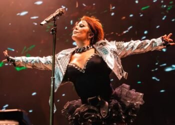 Alejandra Guzmán tranquiliza a sus fans tras sufrir accidente en concierto y dislocarse la cadera