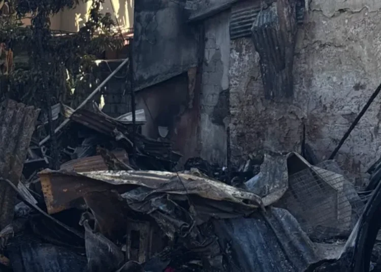 Abren campaña en GoFundMe para ayudar a familia que lo perdió todo en incendio de la Zona Colonial