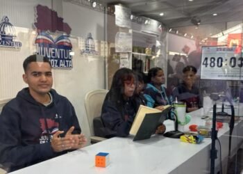 Jóvenes dominicanos logran histórica marca de 480 horas de lectura en voz alta para récord Guinness