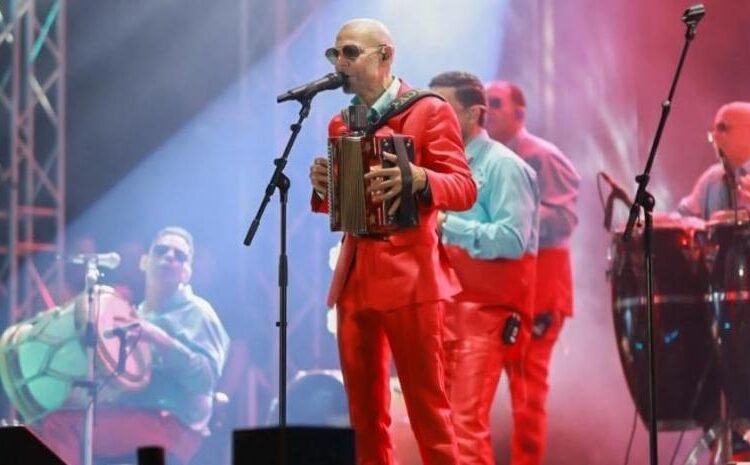El Prodigio arrasa en Santiago y otros eventos destacados de la sociedad