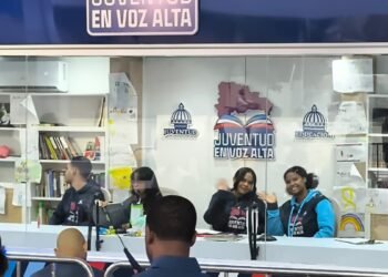 Jóvenes rompen récord al alcanzar 480 horas de lectura en Juventud en Voz Alta y van por las 500