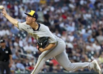Cerveceros de Milwaukee rompen récord histórico con su victoria 98 en la temporada