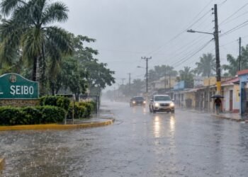Polvo del Sahara limita las lluvias y vigilan disturbio en el Atlántico