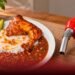 Impactante: el galón de gasolina ya supera el precio del plato del día en comedores populares
