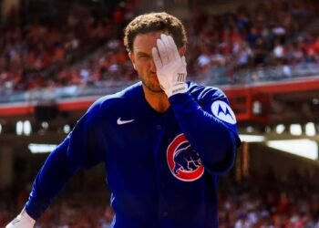Alex Bregman evita la cirugia tras fuerte golpe y apunta a la postemporada con los Cubs