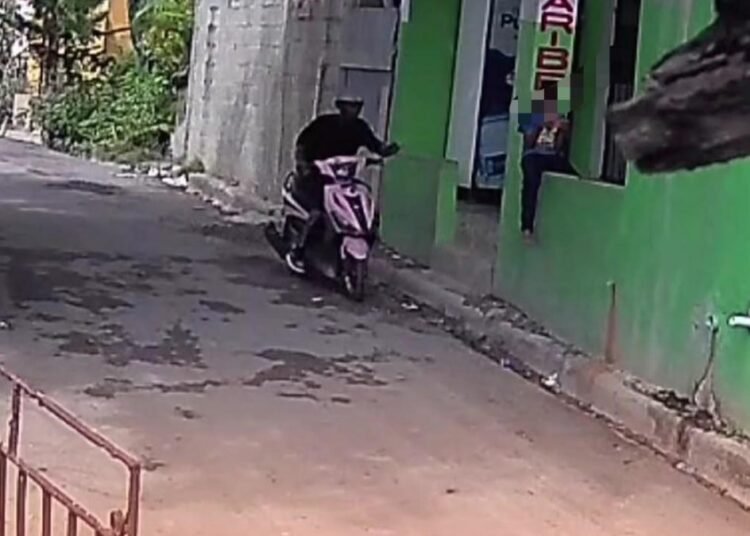 Cae Alife tras robarle el celular a un niño en Los Guaricanos