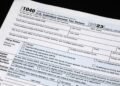 El IRS exigirá el estatus migratorio en la declaración de impuestos desde 2027
