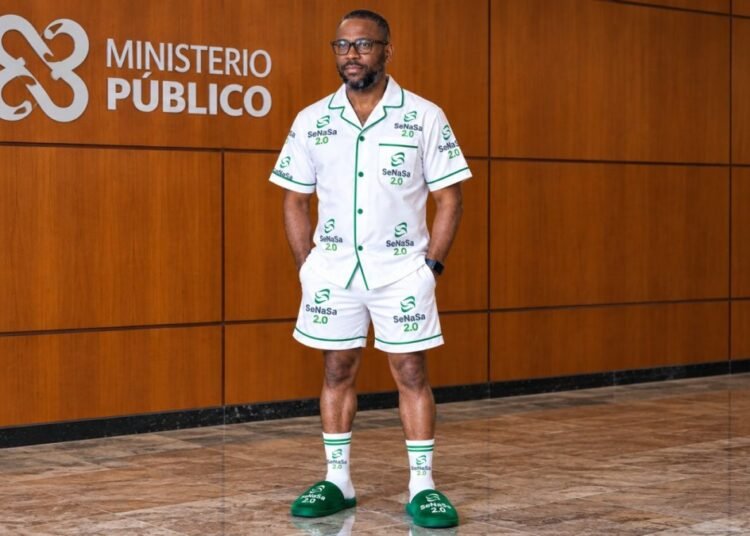 Wilson Camacho sorprende en redes con divertida foto en pijama sobre caso SeNaSa 2.0