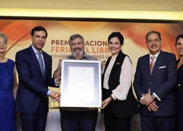 Pablo Mella gana el Premio Nacional Feria del Libro Eduardo León Jimenes 2026
