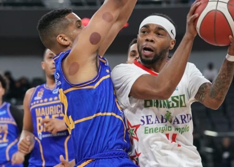 Bameso sorprende al Mauricio Báez y consigue su primera victoria en el baloncesto del Distrito