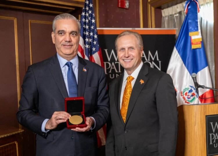 Luis Abinader recibe la Medalla Presidencial de la Universidad William Paterson