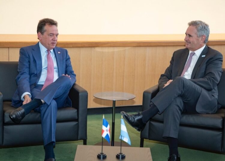 República Dominicana y Argentina firman acuerdo histórico para ampliar la conectividad aérea