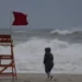 Tormenta deja inundaciones históricas y miles de hogares sin luz en Estados Unidos