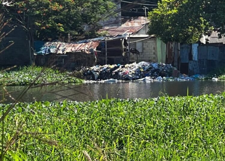 Basura en los ríos del Gran Santo Domingo la conducta ciudadana frena la limpieza municipal