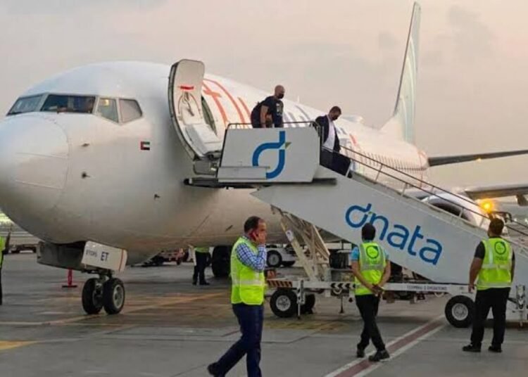 Avión de FlyDubai aterriza de emergencia en Arabia Saudita tras misterioso incidente en pleno vuelo